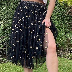Gorgeous tulle midi skirt. NWT